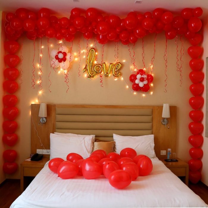 How to decorate room for anniversary in lockdown