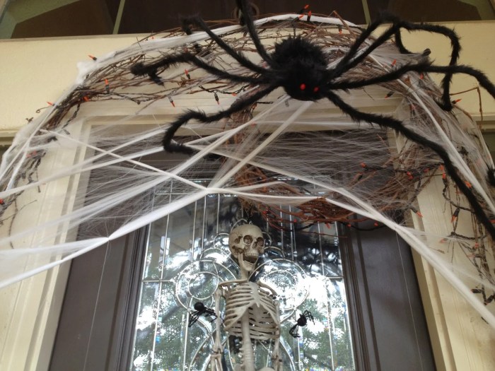 How to Create a Spider Web Halloween Decoration