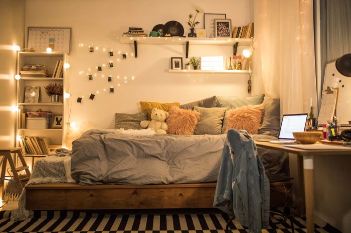 How to decorate dorm room on a budget